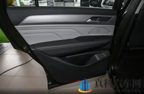 合资大五座SUV直降5万，后排空间比肩商务车，大众揽巡选购指南-1