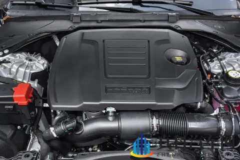 捷豹 XFL 选两驱还是四驱？选基础豪华还是全面升级？-3