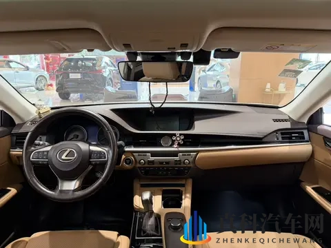 十年雷克萨斯ES,5万公里油电混动,这才是成熟男人的座驾?-1