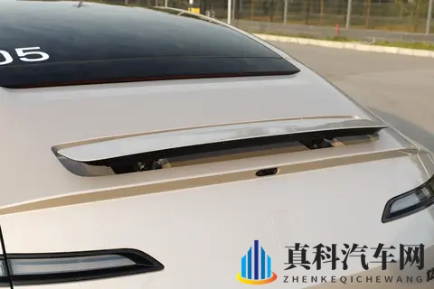 阿维塔12四激光版试驾体验:30万级豪华轿车的实用之选-1