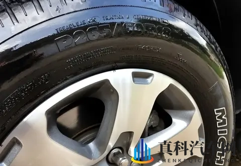 为什么说洗车的时候不要贪小便宜擦轮胎油？-3