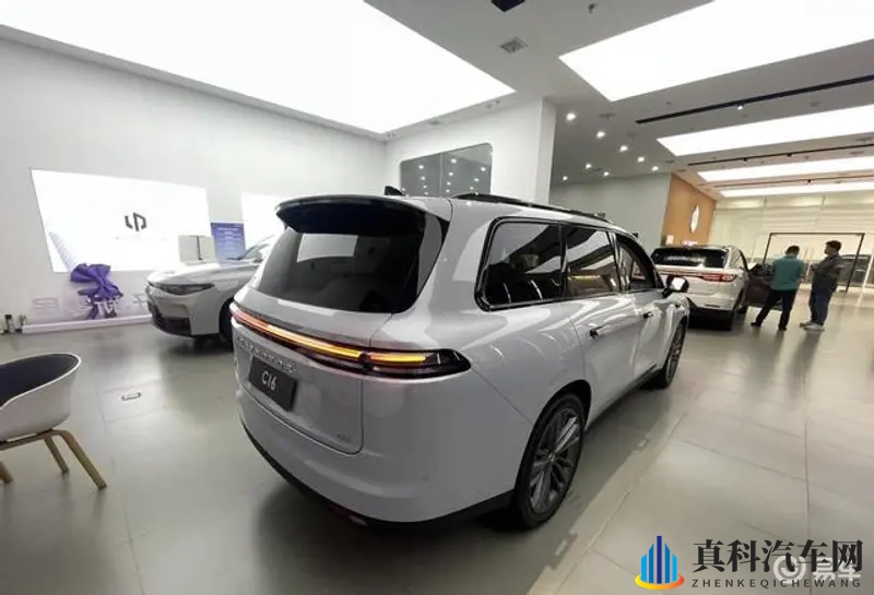 黄色软件下载3.0.3：汽车升级新利器，告别拥堵烦恼！-1