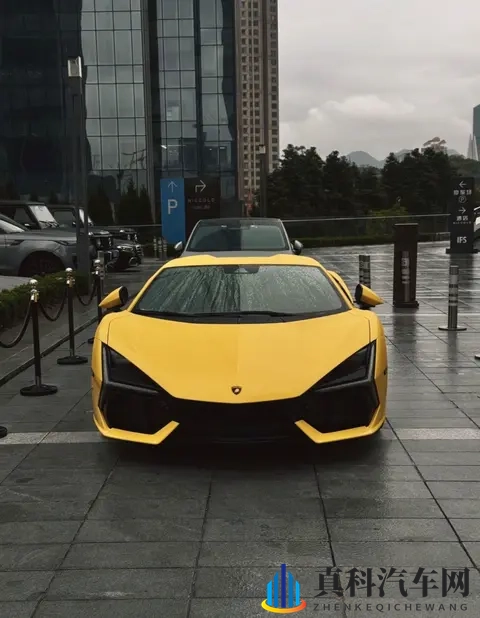 锋芒破界，艺术与空气动力学的巅峰——兰博基尼Revuelto设计美学-2