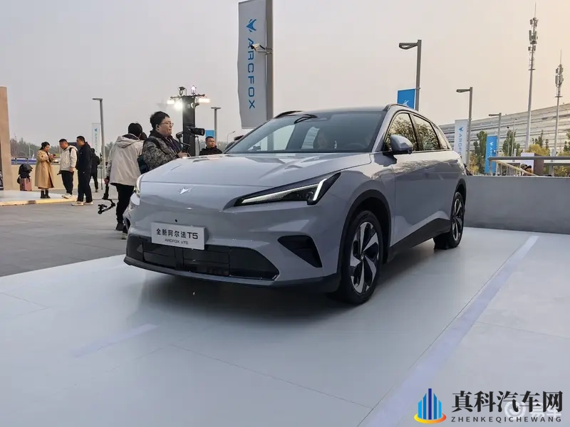 全新极狐阿尔法T5限时优惠价10.98万起-1