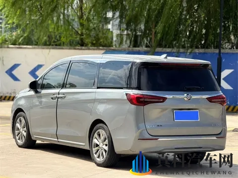 24万多拿下准新别克GL8陆尊，宜商宜家的高端MPV之选？-1