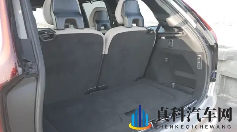 试沃尔沃XC90 T8: 65万买全进口豪华旗舰SUV,高净值家庭用车优选-1