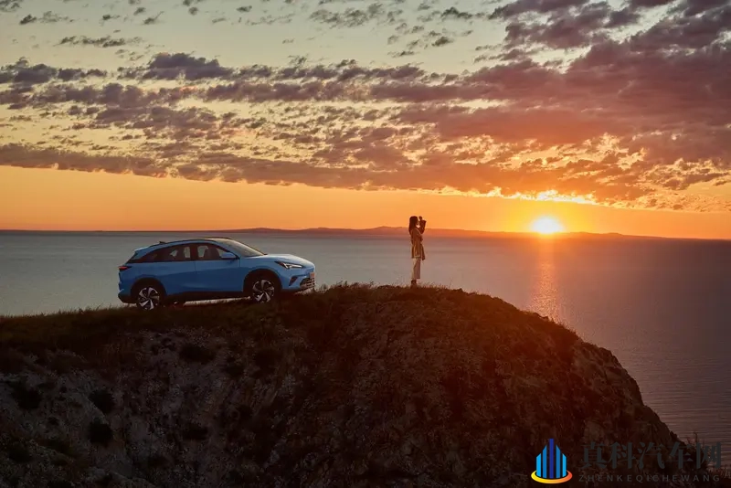 极狐阿尔法T5对比比亚迪元PLUS，谁才是更明智的选择？-1