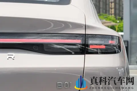 1198万竟配激光雷达？零跑B01实测，这款纯电家轿是否值得入手？-1