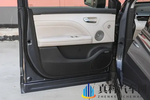 1268万起！这款增程SUV号称“亏电感终结者”，超省油+大空间-2