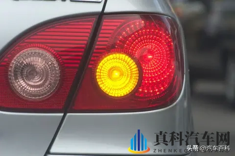 开车不打转向灯,28%事故因它起,新规罚到肉疼!-2