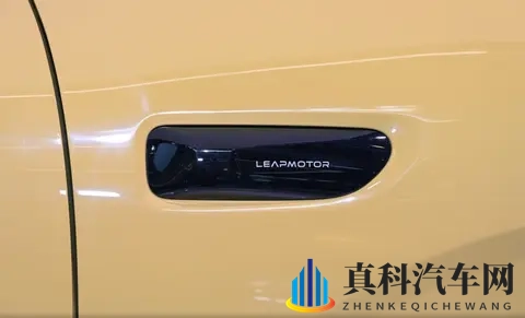 续航605公里!零跑Lafa5五款配置对比,差价8000元,推荐买Pro版-3