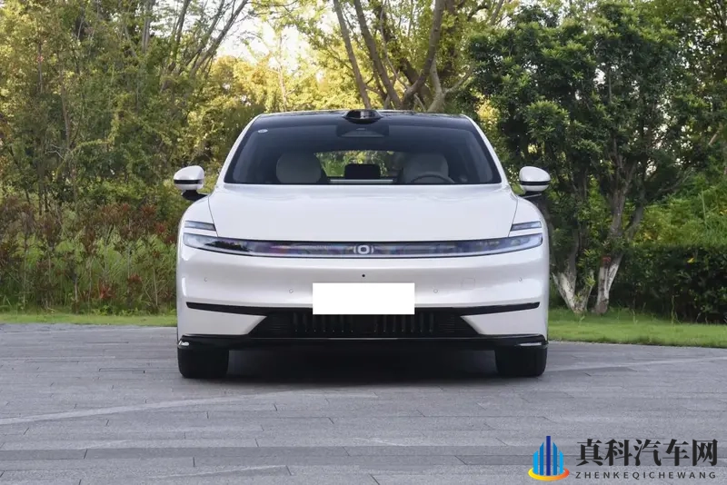 日产N7迎来新对手!启源A06多出电动后排,四门双层隔音-1