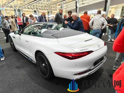 迈巴赫首款双座敞篷跑车亮相！双拼色车身动感十足，配40T V8动力-3