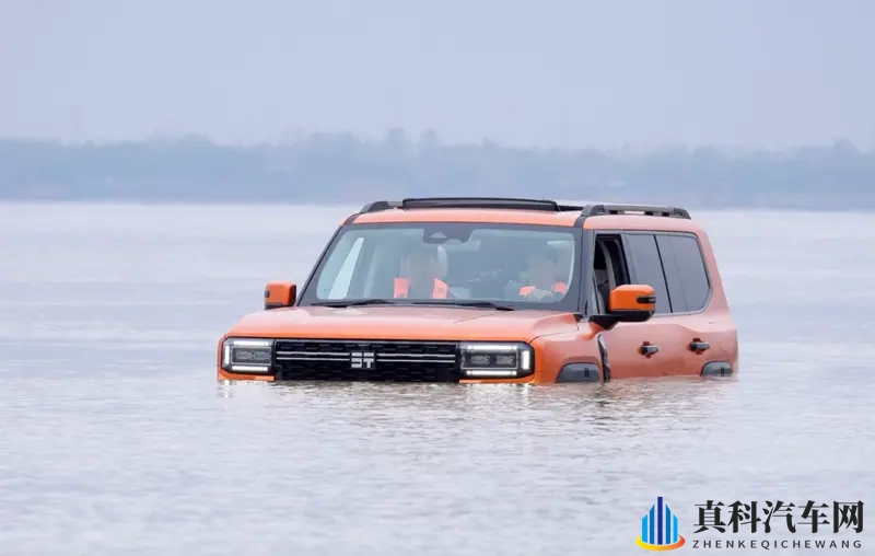 左打坦克,右打方程豹!三四十万的纵横G700要纵横越野圈-1