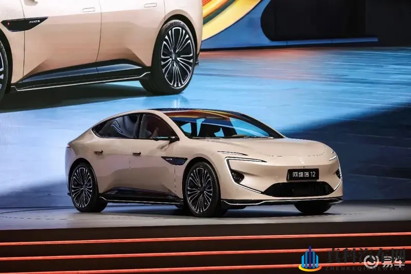 限时价25.99万起，阿维塔12四激光版上市-1