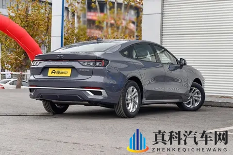 15万买合资B级车？空间大，动力足，关键还省油，蒙迪欧可以看看-3