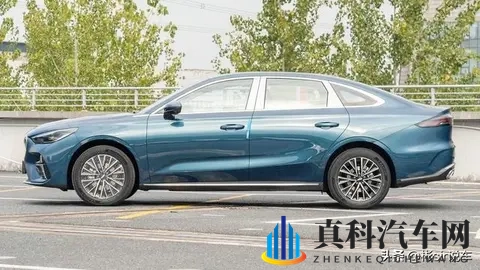 吉利帝豪焕新而至，尺寸智能双升级？-2