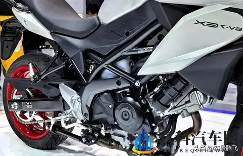 经典V缸焕新光,铃木SV-7GX跨界休旅重定义中排量摩托趋势-1