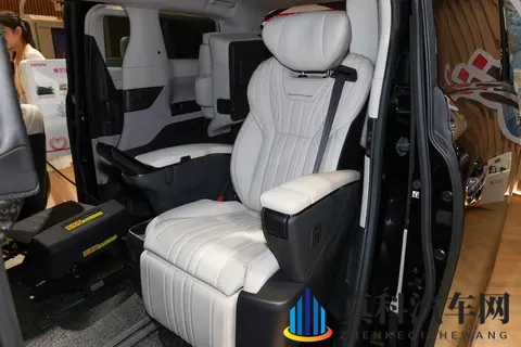 官方参考价140万元_预计明年5月发售 丰田埃尔法福祉版实车现身-2