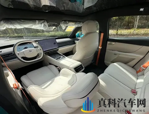 20万级纯电轿跑推荐！69秒破百，续航500km，带劲吗？-2