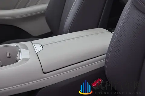 深度体验深蓝 S07 2026 款：续航与驾感新诠释-3