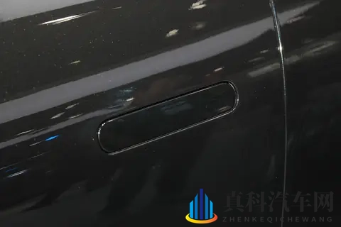 新车 搭载第二排吸顶屏_2+2+2式6座布局,智己LS9内饰官图发布-3