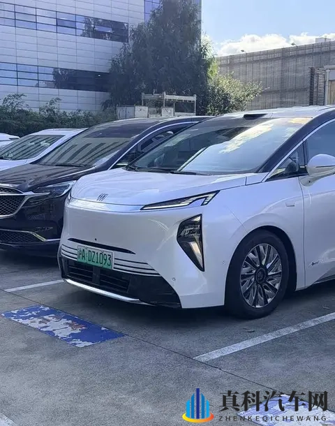 尺寸超腾势D9,插混纯电任选,别克至境世家实车现身街头-2