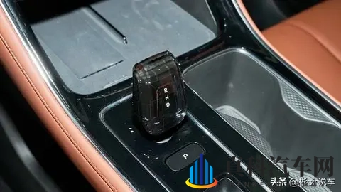 吉利帝豪焕新而至，尺寸智能双升级？-1