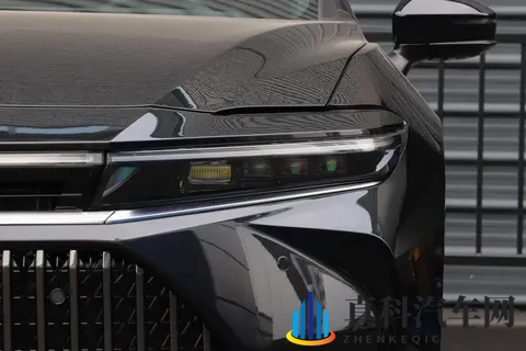 进口皇冠怎么选？299 万至享版碾压 349 万至尊版？-2