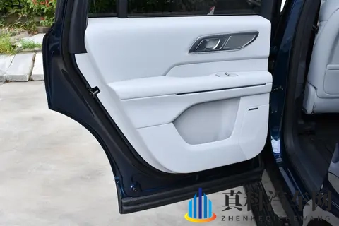 家庭出行新选择:深蓝S09与腾势N9,空间与智能的双重体验之旅-1