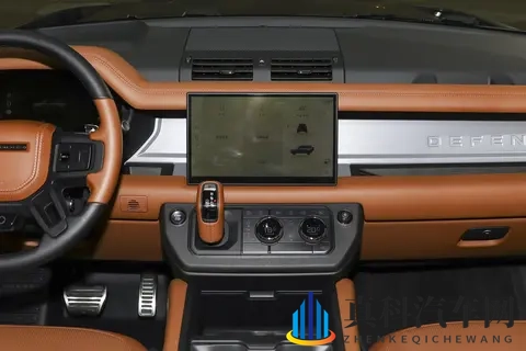 路虎卫士深度体验：V8 版 4 秒破百，硬派越野也能当家用-1