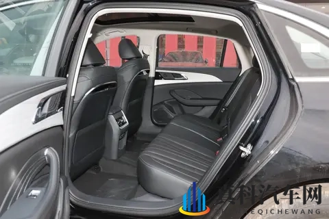 不给迈腾留活路！长近5米跌至1148万起，一个月卖了14096台-2