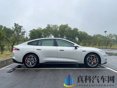 “超配”+“超值” 长安启源A06上市，售1099万起-3