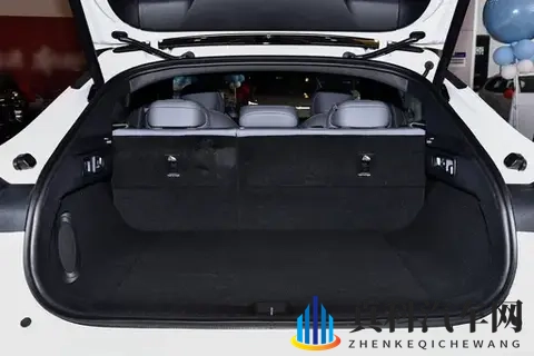 新能源车家用推荐？实地体验长安启源A06，适合多口之家-3