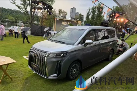 老北汽也凑热闹MPV，锐胜M8增程版预售1698万起，贵不贵？-3