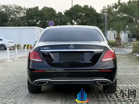16万拿下豪华座驾：2017款奔驰E300L，商务家用皆宜-3