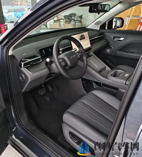 埃安AION i60到店,长近4米7配245马力,续航1240km+3C快充-3