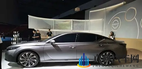 2026款日产天籁实车，车身修长时尚，搭载20T引擎，售价18万起！-1