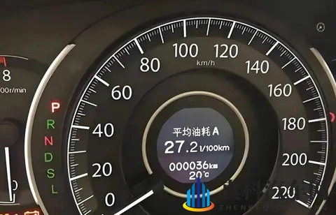 jk美女打开双腿  网站软件：汽车新体验：智能软件让驾驶更趣味-3