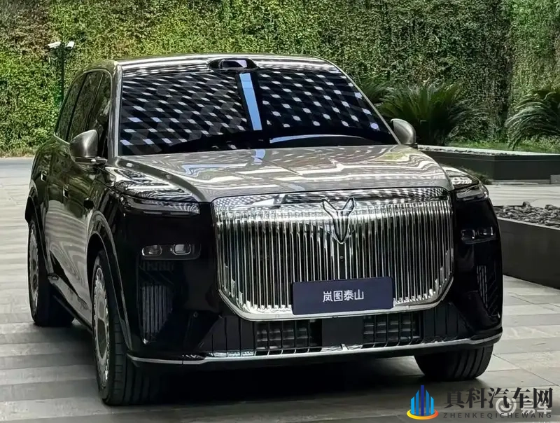 岚图泰山实车曝光!尺寸比问界M9还大,今年最大黑马?-1
