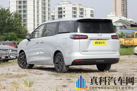 五菱星光730 EV 500km豪华型：家用MPV的空间与实用新选择-1