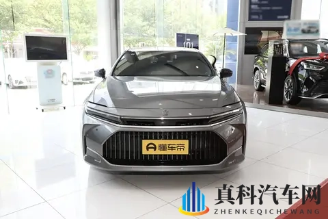 进口中大型车,皇冠哪一款值得选?试驾分析,配置够用动力直观!-1