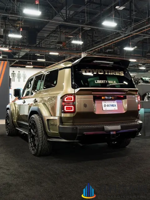 丰田普拉多LB版亮相 宽体套件上身 造型夸张-2