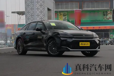 皇冠(进口)2024款双车解析:混动旗舰的性价比之选-2