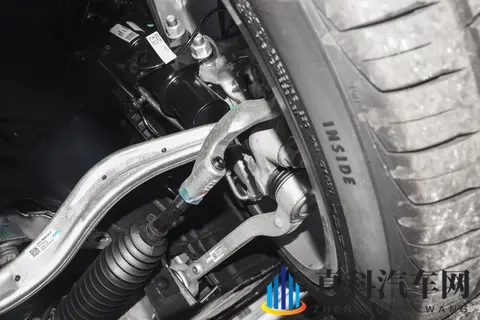 凯迪拉克 CT4 深度体验:后驱操控是王牌,但这短板太致命-1