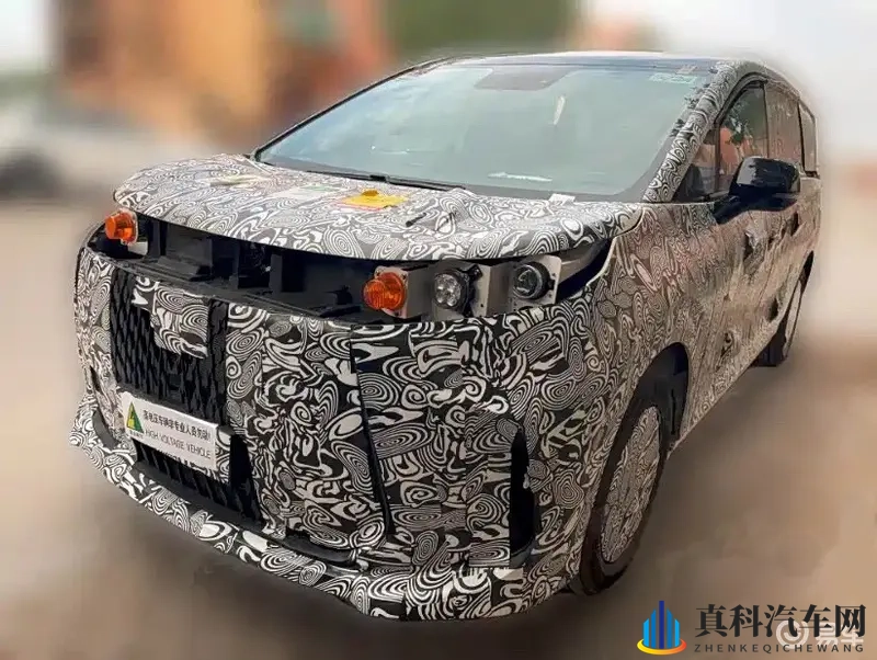 享界MPV谍照抢先看！大尺寸黑化格栅，灯组为贯穿式-1