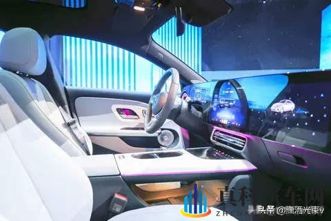 奔驰电车卖25万，用户懵了，豪华体验真能降维？-2