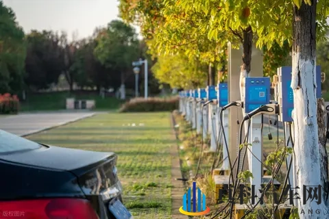 新能源汽车用车成本那么低，为什么还有很多人买燃油车？-2