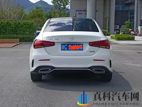 11万多拿下白色奔驰A级,精致代步一手车之选-1