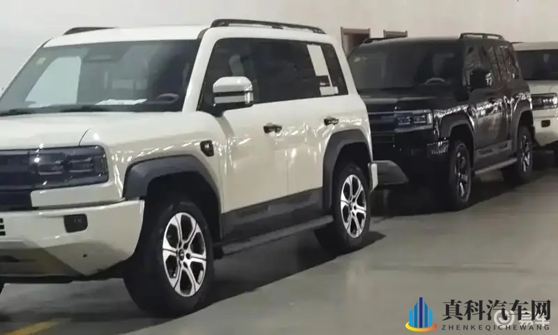 方程豹豹5长续航版谍照！纯电续航200km，新增白灰色-1